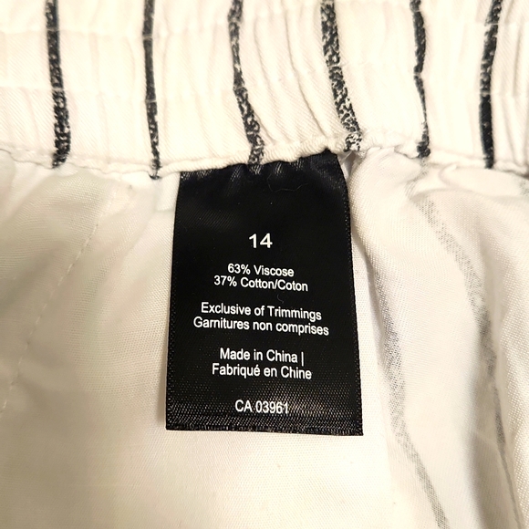 Rip Zone~ Woman's Shorts Size 14 - Picture 6 of 6